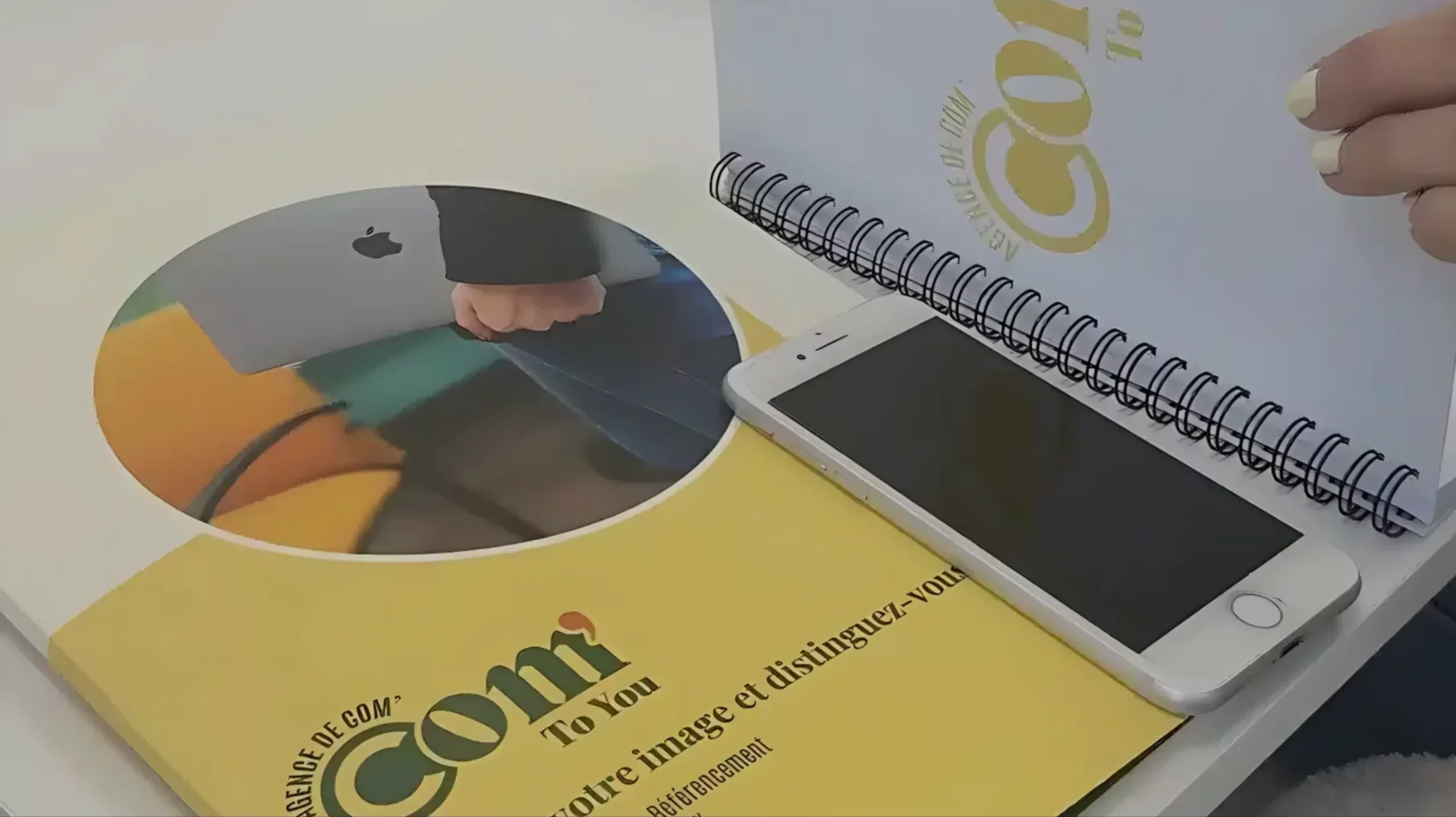 agence de communication et création d’identité visuelle )à Beynost Accueil